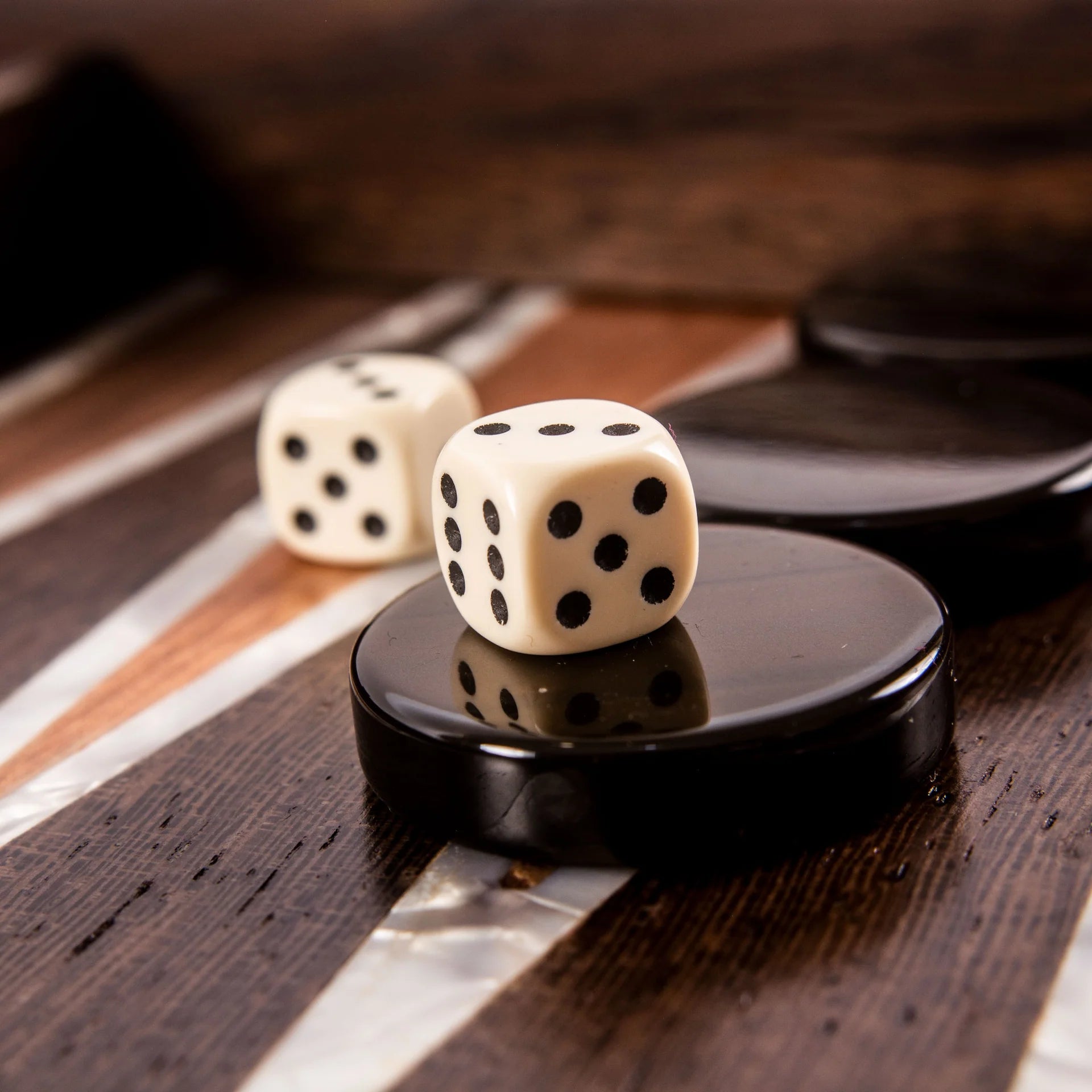 BURL NATURAL CON ELEMENTOS DE PERLA BACKGAMMON